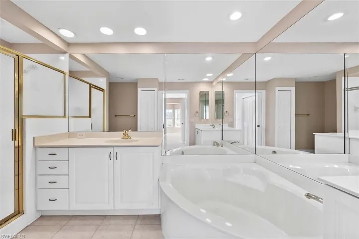 8157  Saratoga  DR, Naples, FL 34113