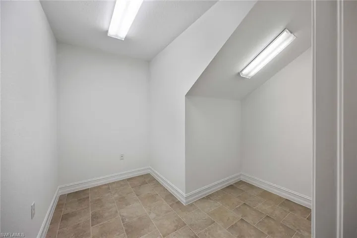 8157  Saratoga  DR, Naples, FL 34113