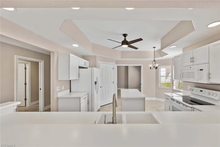 8157  Saratoga  DR, Naples, FL 34113