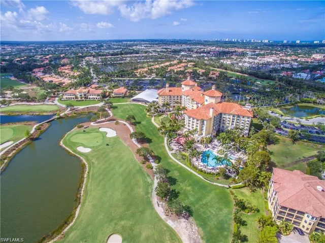 A few more steps to the RITZ-Carlton Golf Resort