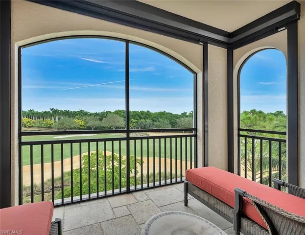 GREAT Master balcony golf course views.