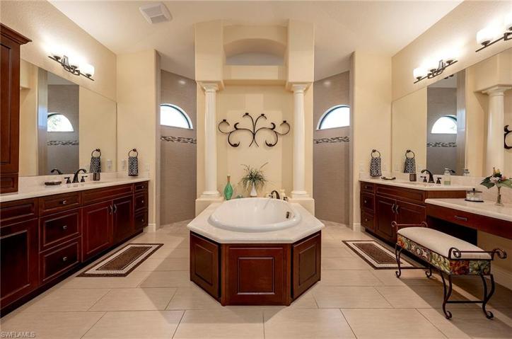2108 SW 38th TER, CAPE CORAL FL 33914