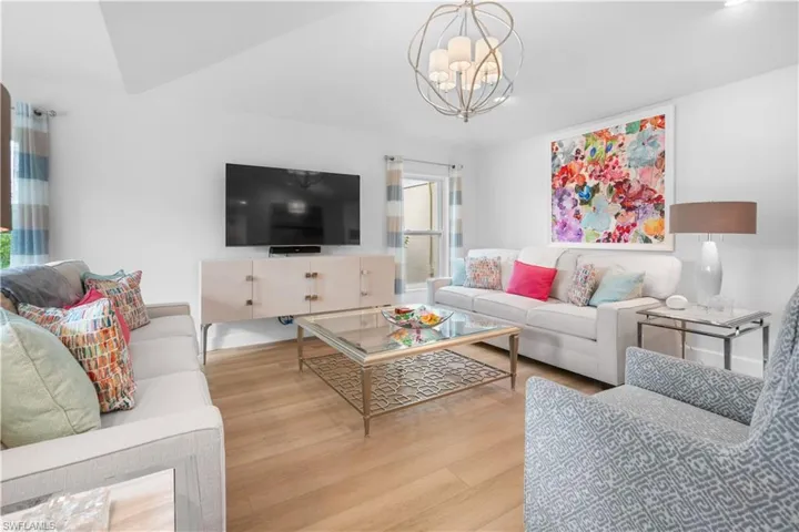 807 Rue Deville 2.11, Naples, Florida 34108