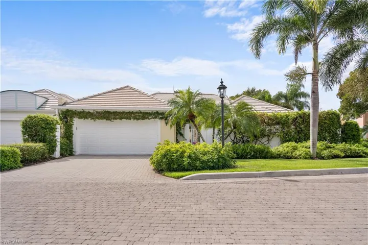 807 Rue Deville 2.11, Naples, Florida 34108