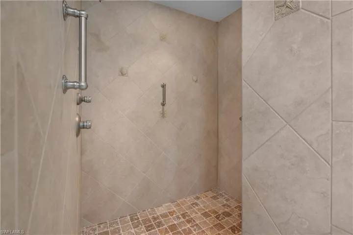 807 Rue Deville 2.11, Naples, Florida 34108