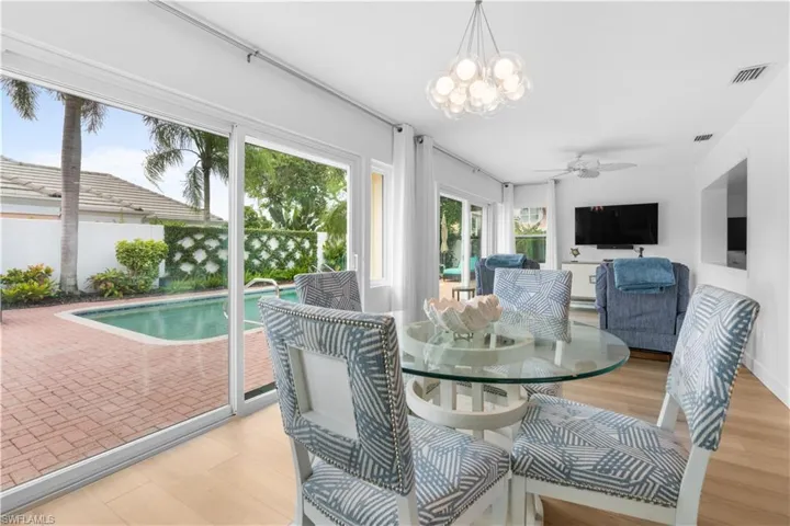 807 Rue Deville 2.11, Naples, Florida 34108