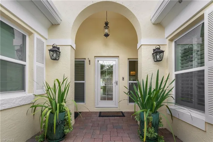 807 Rue Deville 2.11, Naples, Florida 34108