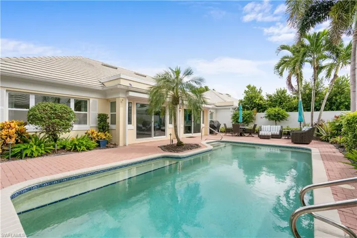 807 Rue Deville 2.11, Naples, Florida 34108
