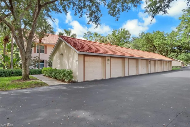 241  Robin Hood  CIR, Naples, FL 34104