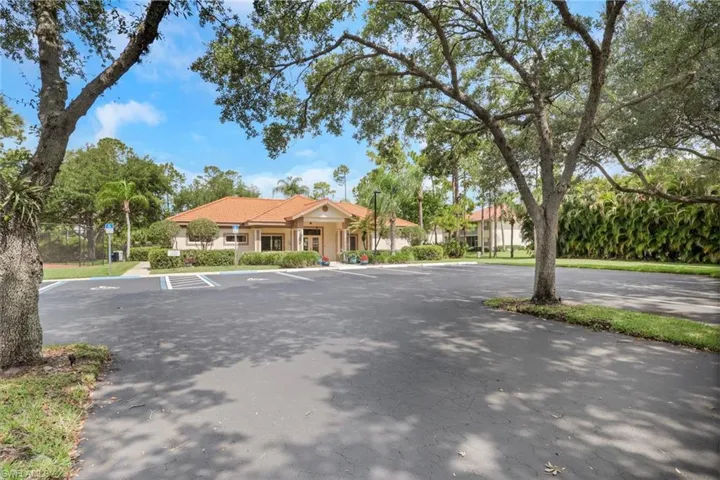 241  Robin Hood  CIR, Naples, FL 34104