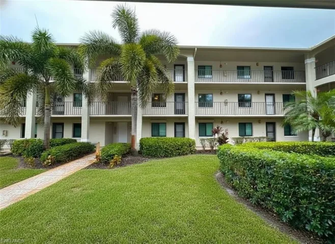 View of apartment building / complex