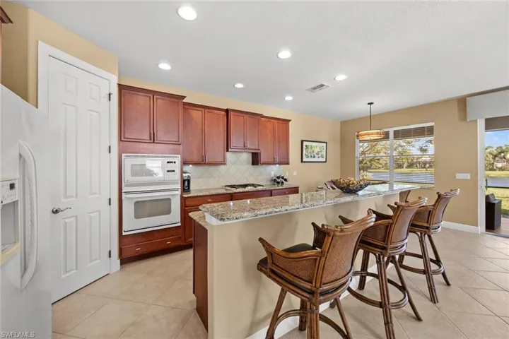Large breakfast counter
