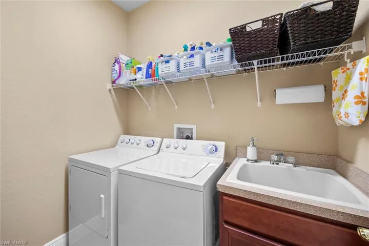 Laundry w/sink