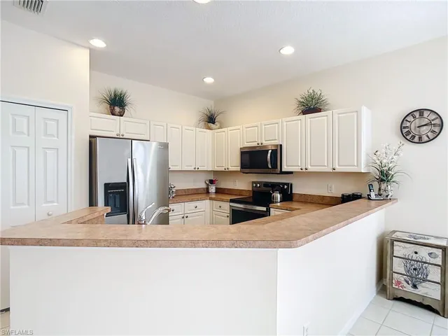 20785  Athenian  LN, North Fort Myers, FL 33917