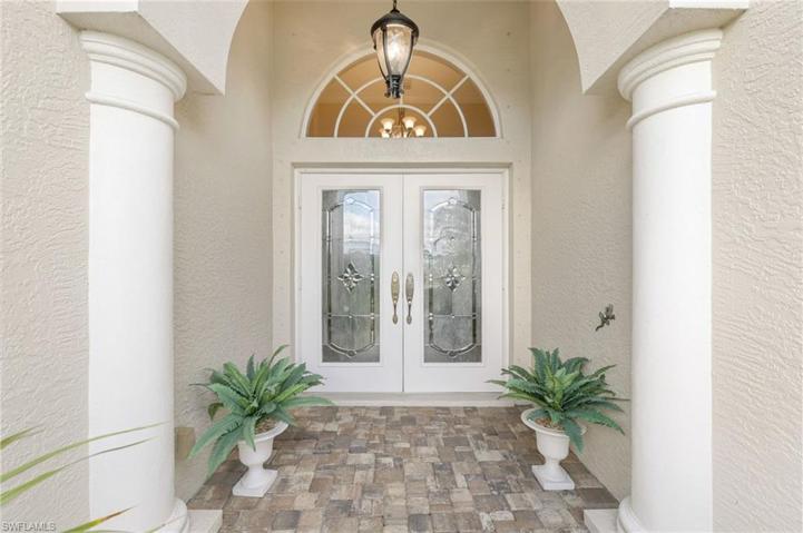 DOUBLE DOOR FRONT ENTRY