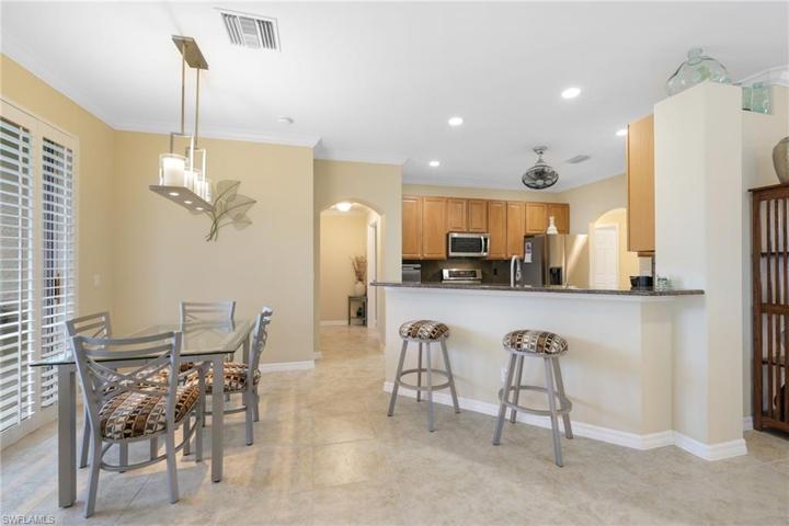 BREAKFAST BAR