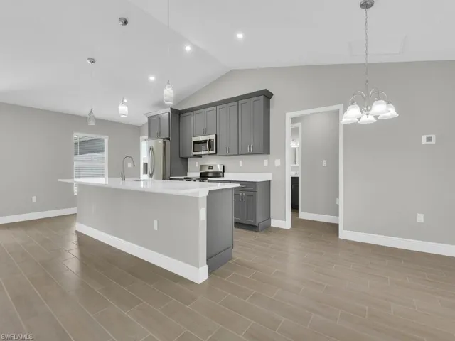Kitchen & Dining Area