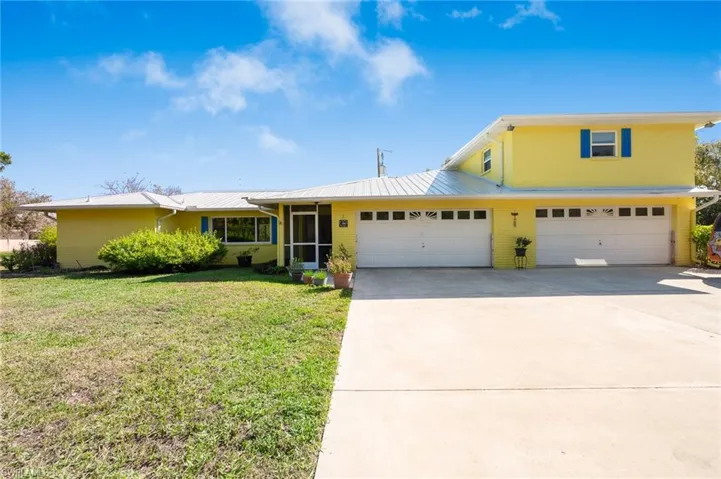 Bright and cheery Florida home with new roof and freshly painted.  Huge area for guest parking or extended family with 4 car garage.
