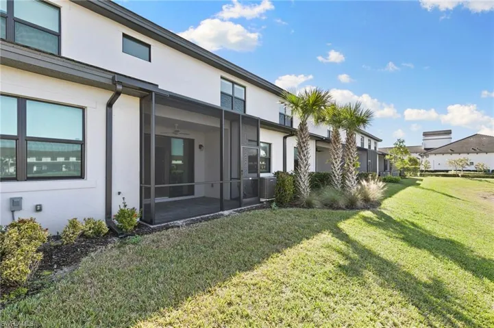 7469  Rockefeller  DR, Naples, FL 34119