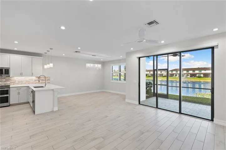 7469  Rockefeller  DR, Naples, FL 34119