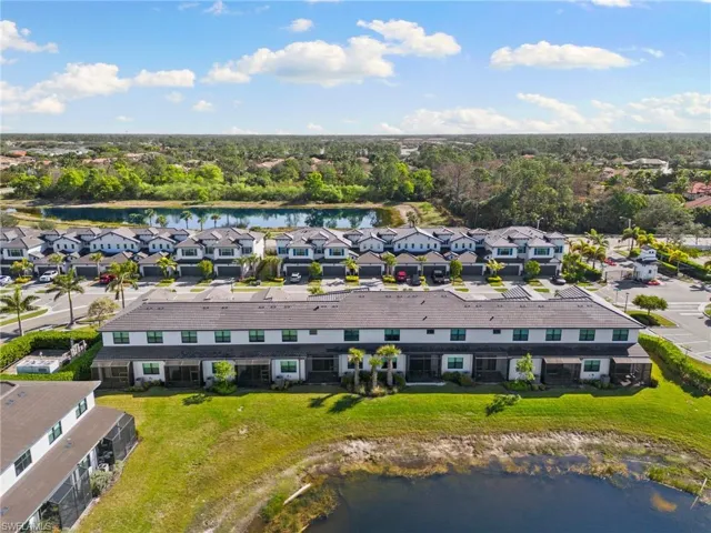 7469  Rockefeller  DR, Naples, FL 34119