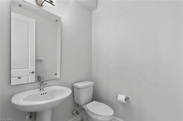 7469  Rockefeller  DR, Naples, FL 34119