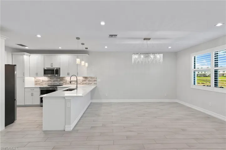 7469  Rockefeller  DR, Naples, FL 34119