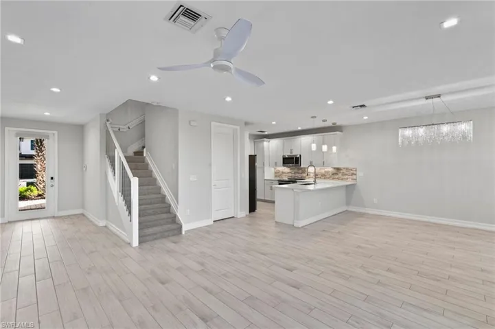 7469  Rockefeller  DR, Naples, FL 34119
