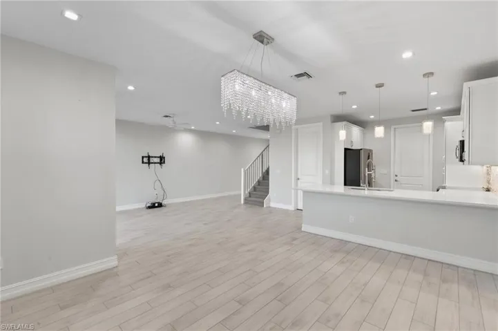 7469  Rockefeller  DR, Naples, FL 34119