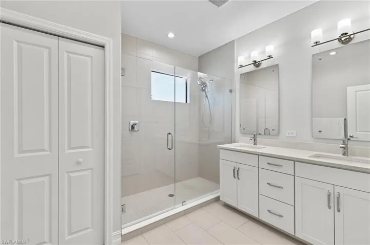 7469  Rockefeller  DR, Naples, FL 34119