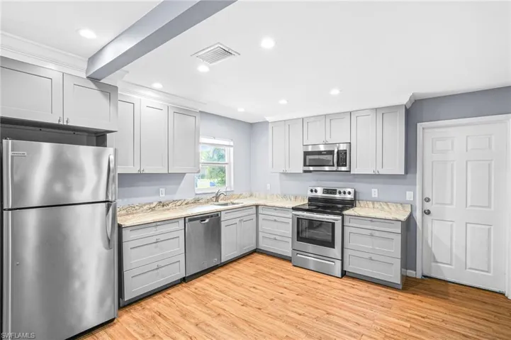 1408  Charles  CT, Fort Myers, FL 33919