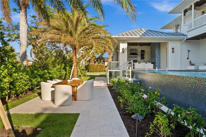 506 Neapolitan Ln, Naples, Florida 34103