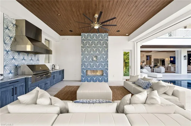 506 Neapolitan Ln, Naples, Florida 34103