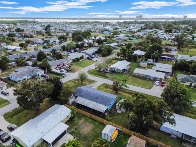 372  Park Lane  DR, North Fort Myers, FL 33917