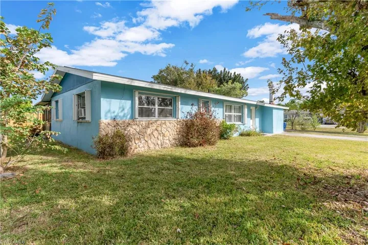 372  Park Lane  DR, North Fort Myers, FL 33917