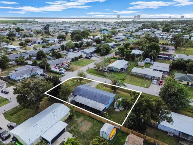 372  Park Lane  DR, North Fort Myers, FL 33917