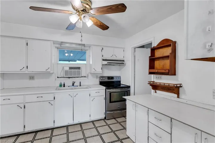 372  Park Lane  DR, North Fort Myers, FL 33917