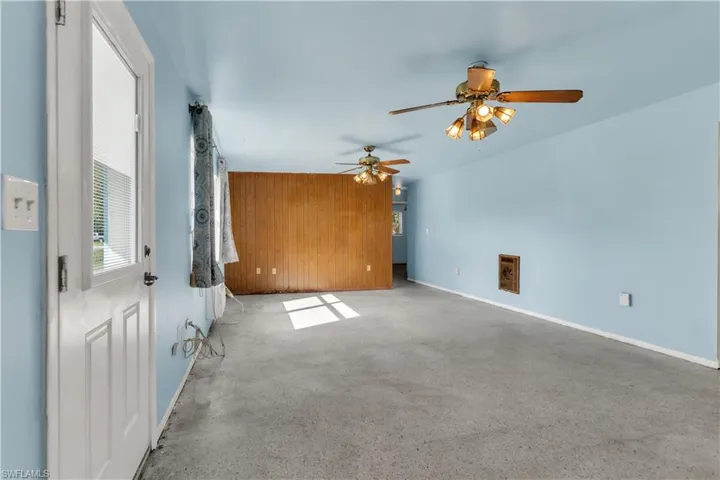 372  Park Lane  DR, North Fort Myers, FL 33917