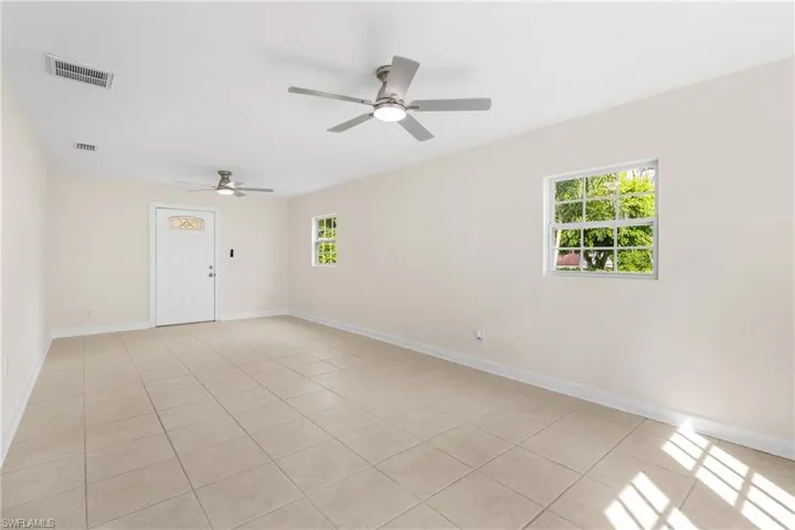 Spare room with light tile patterned flooring and ceiling fan
