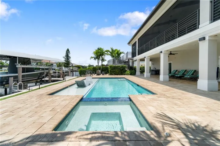 Pool with integrated surface height spa