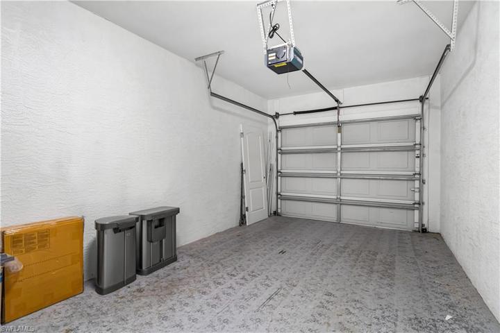 One car garage.