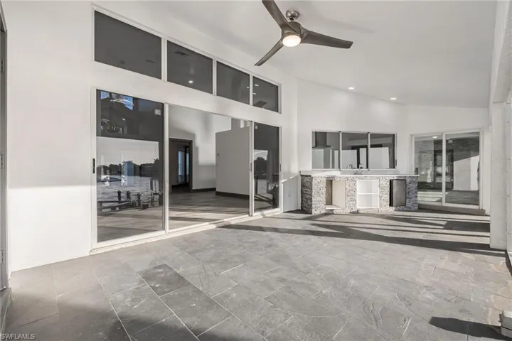 Oversized lanai