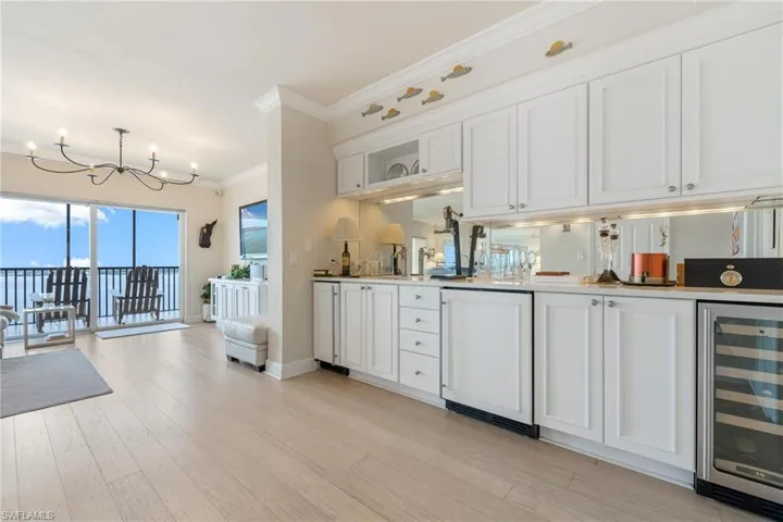 Wet bar off great room