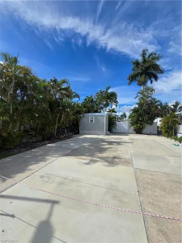 5650 Red Bird Ln, Fort Myers, Florida 33908