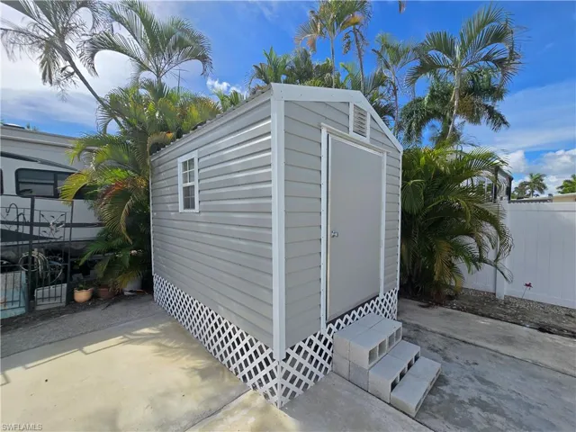 5650 Red Bird Ln, Fort Myers, Florida 33908