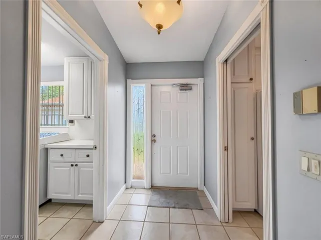 5712 Drummond Way Way, Naples, Florida 34119