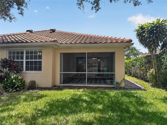 5712 Drummond Way Way, Naples, Florida 34119