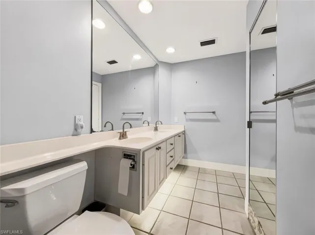 5712 Drummond Way Way, Naples, Florida 34119