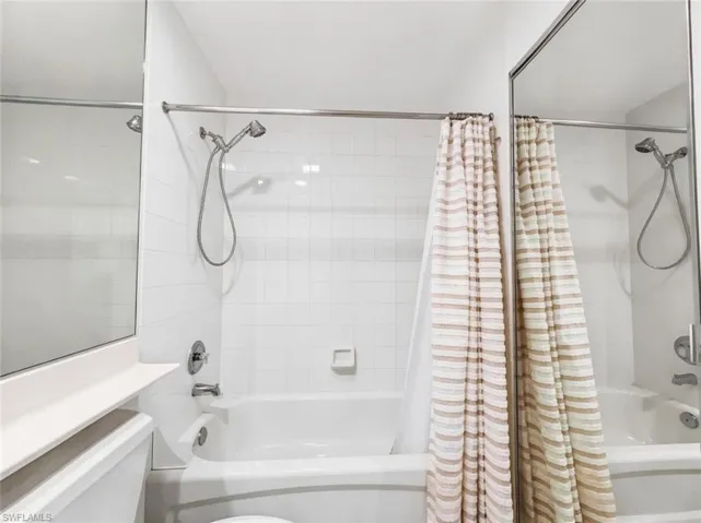 5712 Drummond Way Way, Naples, Florida 34119