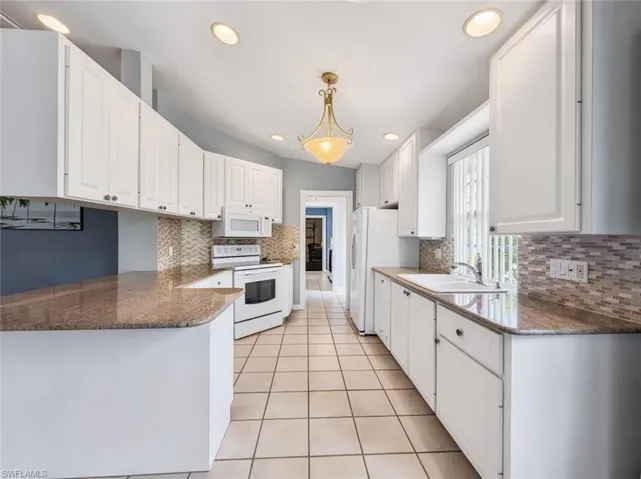 5712 Drummond Way Way, Naples, Florida 34119